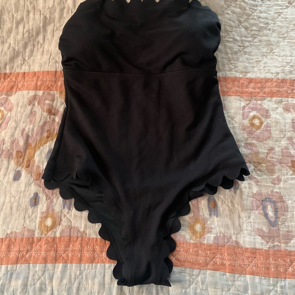 Shein size XL. Never worn. Come with straps too.